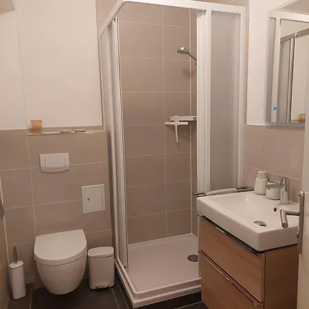 Neue Reihe 10 - Moderne Fuer 5 Personen